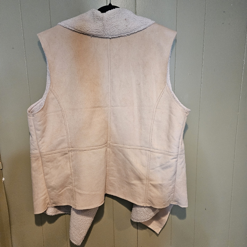 Eivissa Faux Shearling Vest Plus Size 2X | Cozy Tan Sherpa Lined Waterfall Drape - Picture 2 of 6